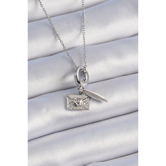316L Çelik Gümüş Renk Kalp Detay Mektup Figür Charm Model Kadın Kolye