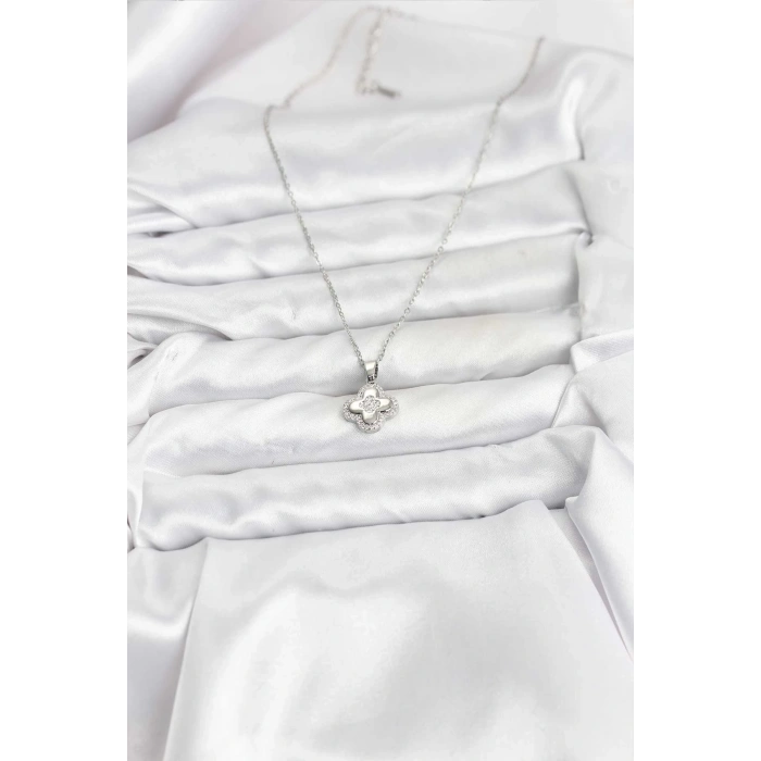 316L Çelik Zincir Gümüş Renk Zirkon Taşlı Yonca Model Kadın Kolye