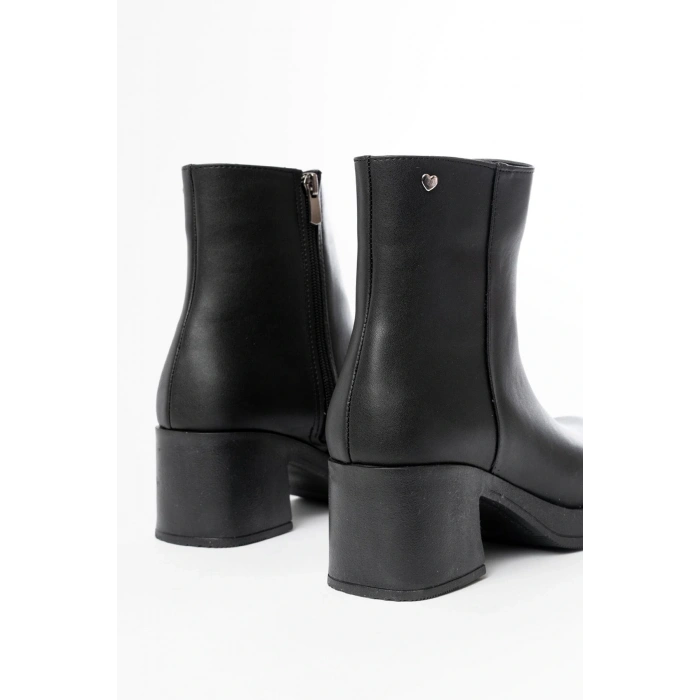5109-3022 Siyah Fermuarlı Kalın Topuklu Günlük Kadın Bot