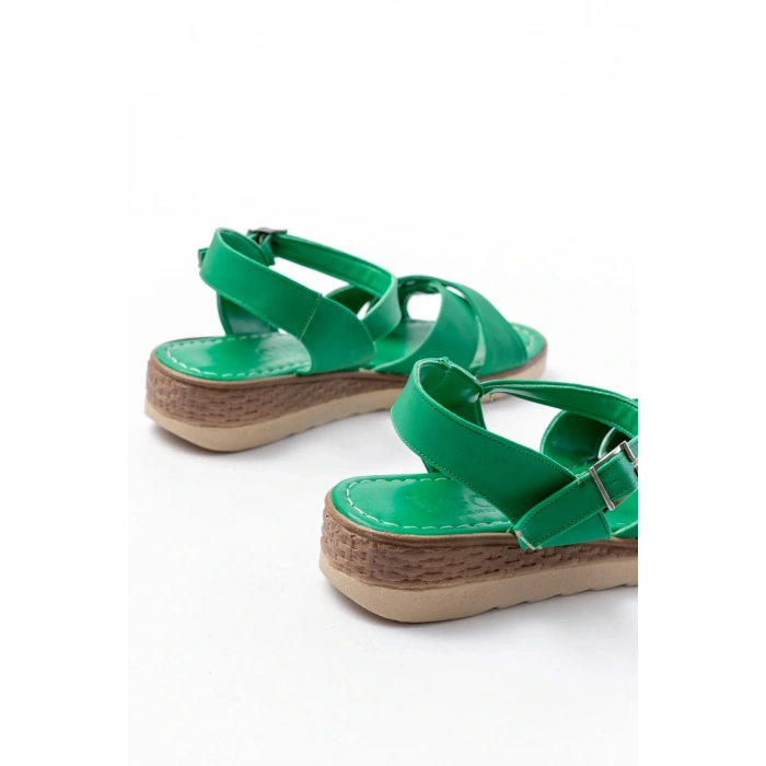 692-564 Çimen Yeşili  Ortopedik Taban Çapraz Tokalı Kadın Sandalet