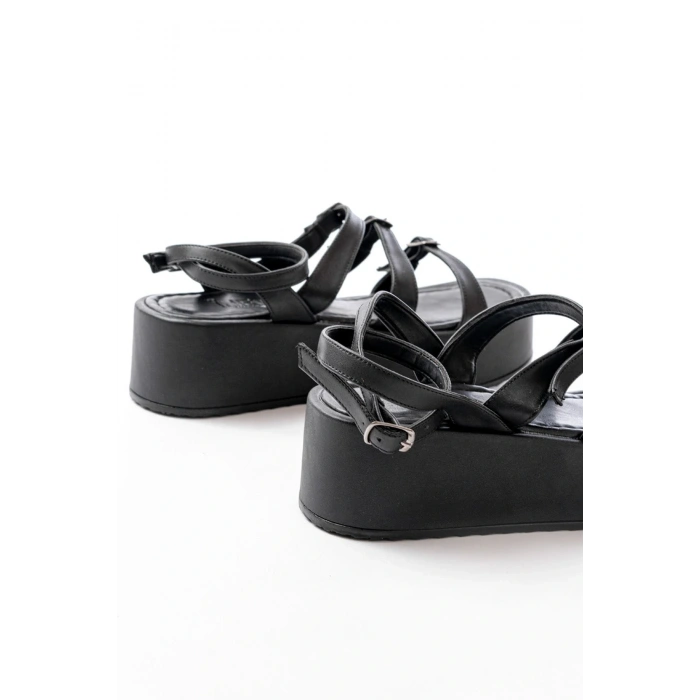 861-1222 Siyah Tokalı Bilekten Bağlamalı Dolgu Kadın Sandalet