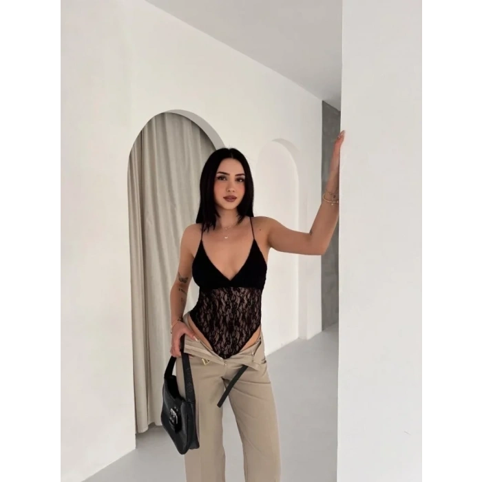 Dantel Detaylı Derin Dekolte Body Şık Kolsuz Yazlık Bodysuit - Siyah