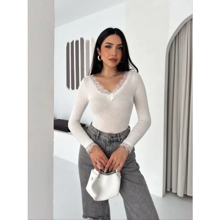 Dantel Detaylı V Yaka Arkası V Yaka Kaşmir Dokulu Uzun Kollu Bluz - Beyaz