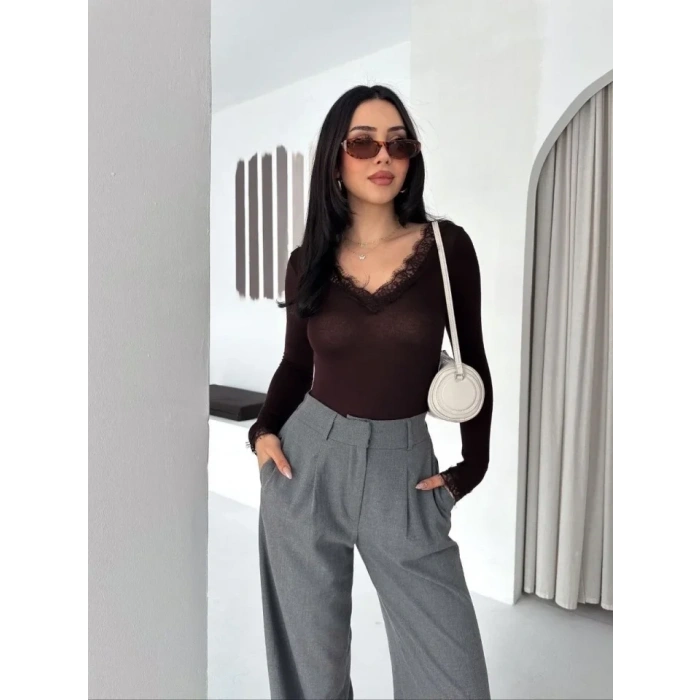 Dantel Detaylı V Yaka Arkası V Yaka Kaşmir Dokulu Uzun Kollu Bluz - Vişne Çürüğü