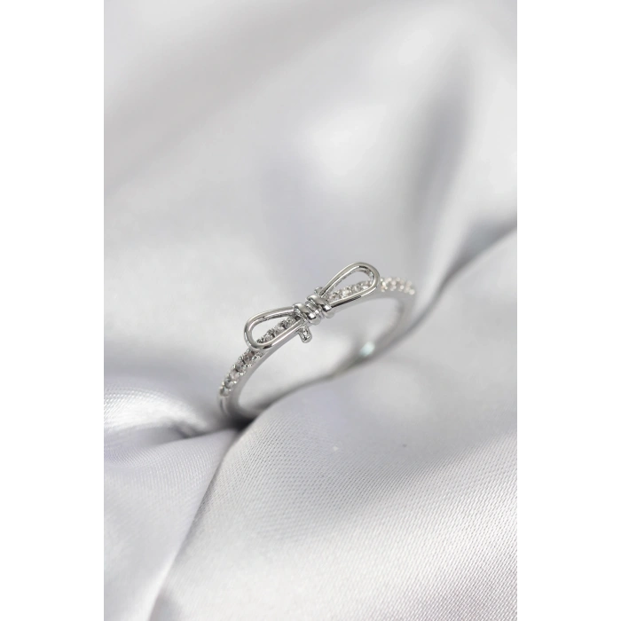 Fiyonk Model Zirkon Taşlı Gümüş Renk Kadın Yüzük