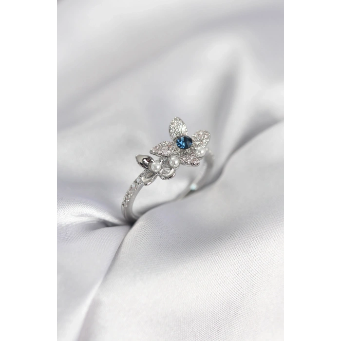 Gümüş Renk Çiçek Model Zirkon Taşlı Kadın Yüzük