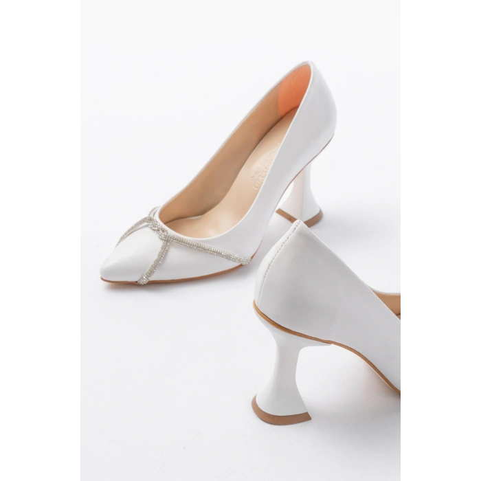K-10 Beyaz Günlük Sarmal Taşlı Topuklu Kadın Ayakkabı