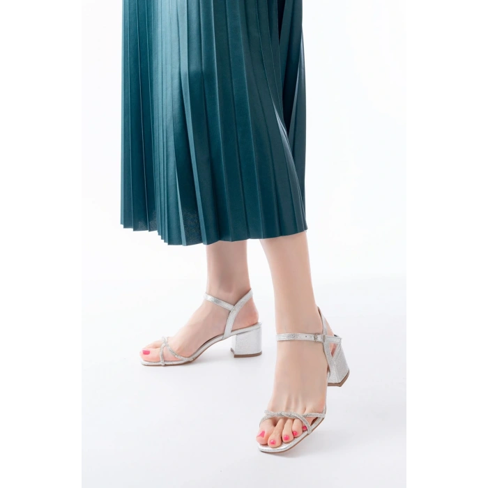 K-888 Kadın Gümüş İnce Sarmal Bantlı Topuklu Ayakkabı