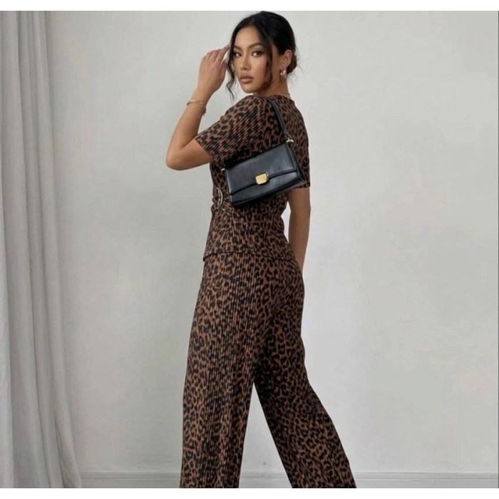 Kadın Toka Detaylı Kruvaze Takım