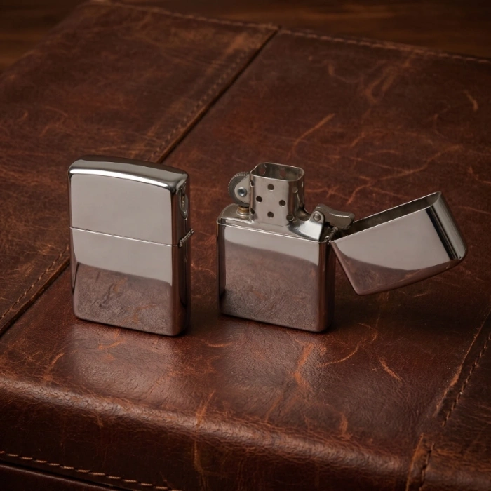 Klasik Zippo Çakmak - Gümüş Renkli - Rüzgara Dayanıklı