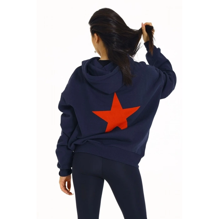 Kore Model Yıldız Baskılı Kanguru Cepli Kadın Sweat Lacivert