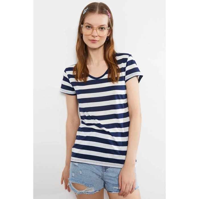 Lacivert V Yaka Çizgili Kısa Kollu Kadın Tişört