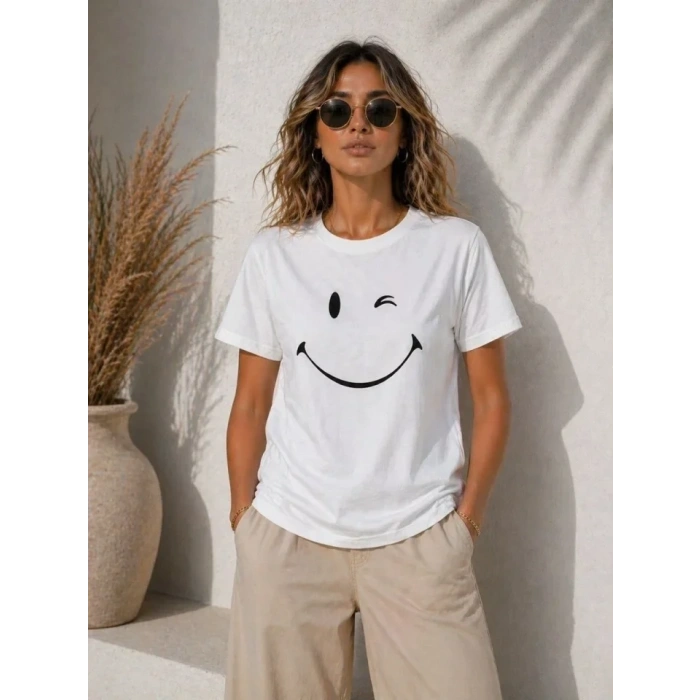Minimal Gülümseyen Yüz Baskılı Tişört Kısa Kol Yazlık T-Shirt - Beyaz