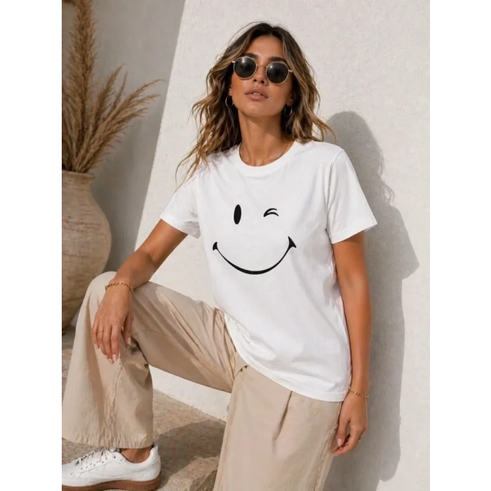 Minimal Gülümseyen Yüz Baskılı Tişört Kısa Kol Yazlık T-Shirt - Beyaz