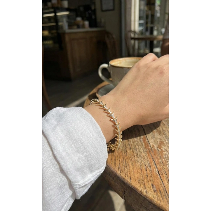 Pirinç Gold Renk Balık Sırtı Model Zirkon Taşlı Kadın Bileklik