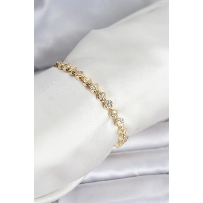 Pirinç Gold Renk VIP Seri Sıralı Yonca Model Zirkon Taşlı Kadın Bileklik