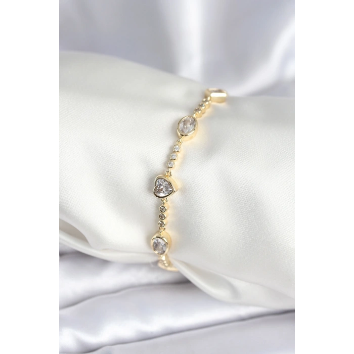 Pirinç Gold Renk Zirkon Taşlı Kalpli Model Kadın Bileklik