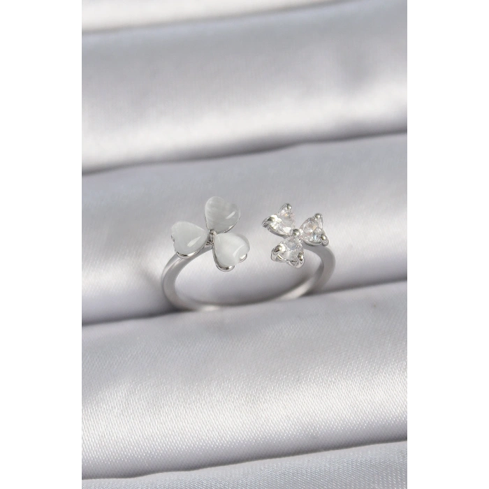 Pirinç Gümüş Renk Ayarlanabilir Zirkon Taşlı Beyaz Mineli Kalp Model Kadın Yüzük