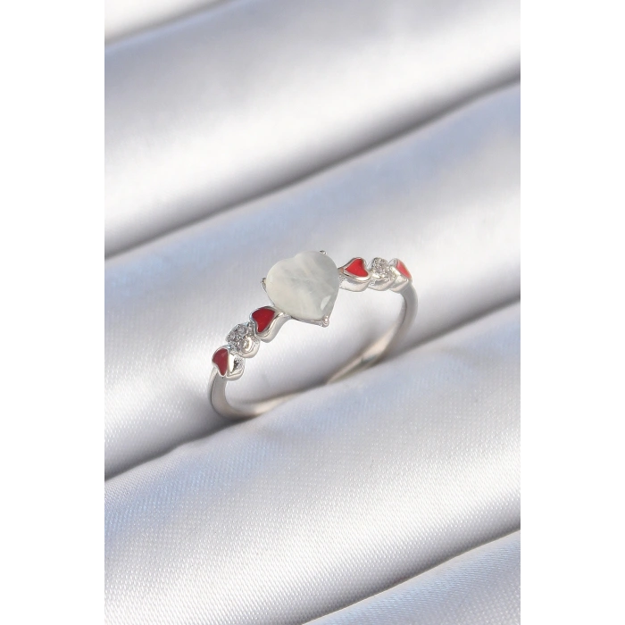 Pirinç Gümüş Renk Beyaz Mineli Kalp Model Zirkon Taş Detaylı Kadın Yüzük