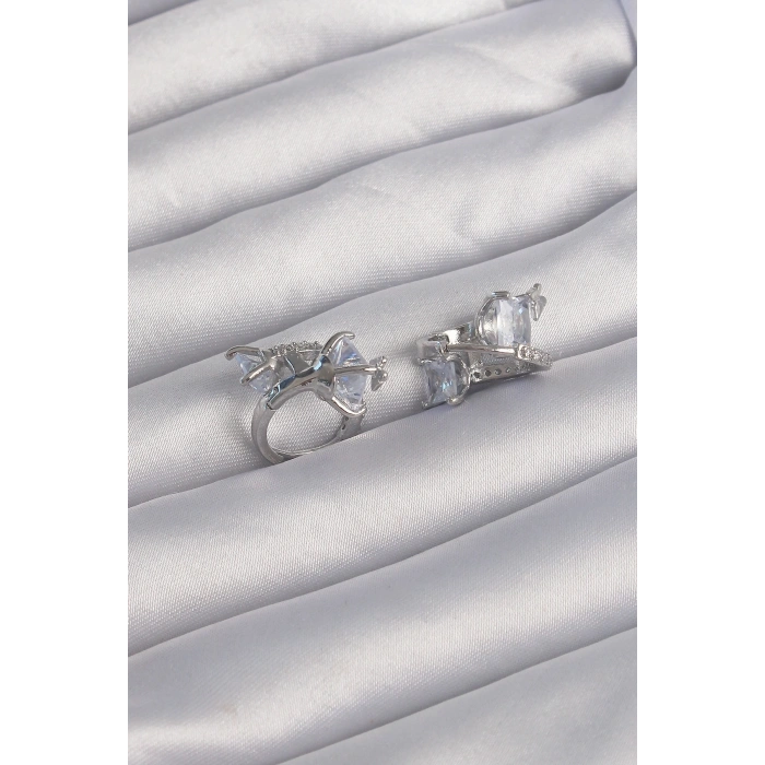 Pirinç Gümüş Renk İri Zirkon Taşlı Kıvrımlı Minimal Kelebekli Halka Küpe