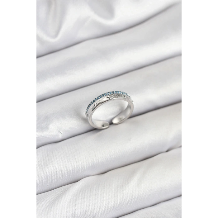 Pirinç Gümüş Renk Sıralı Zirkon Taşlı Kutup Yıldızı Model Kadın Yüzük