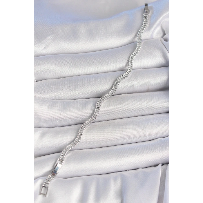 Pirinç Gümüş Renk Su Yolu Zirkon Taşlı Model Kadın Bileklik