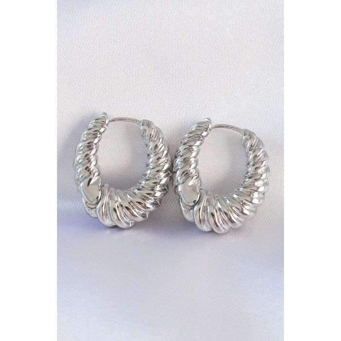 Pirinç Gümüş Renk Tırtık Detay Bombeli Halka Küpe