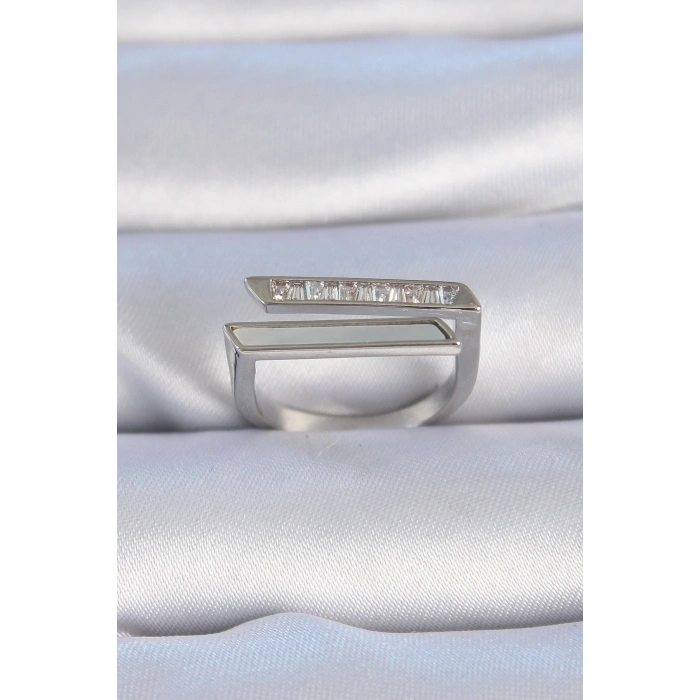 Pirinç Gümüş Renk Zirkon Taşlı Beyaz Sedef Detay Kadın Yüzük