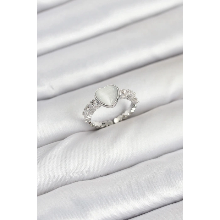 Pirinç Gümüş Renk Zirkon Taşlı Kalpli Kadın Yüzük