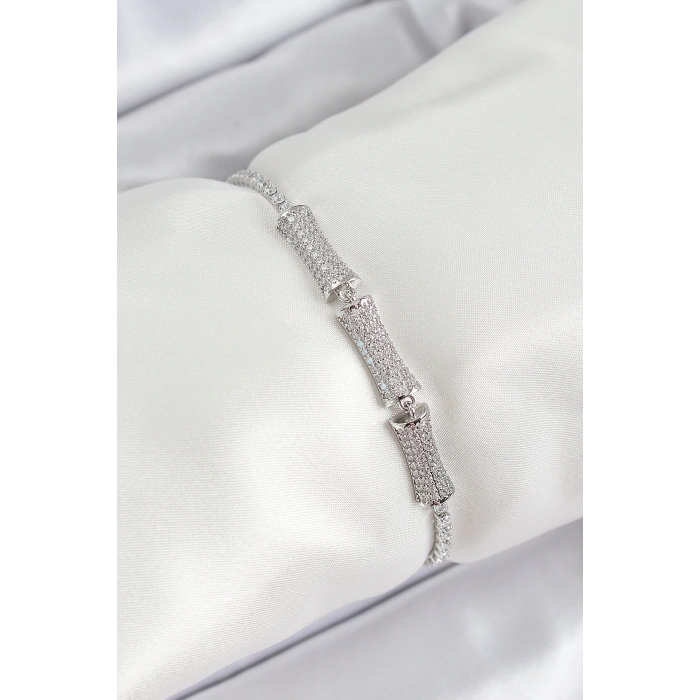 Pirinç Gümüş Renk Zirkon Taşlı Kemik Model Kadın Bileklik