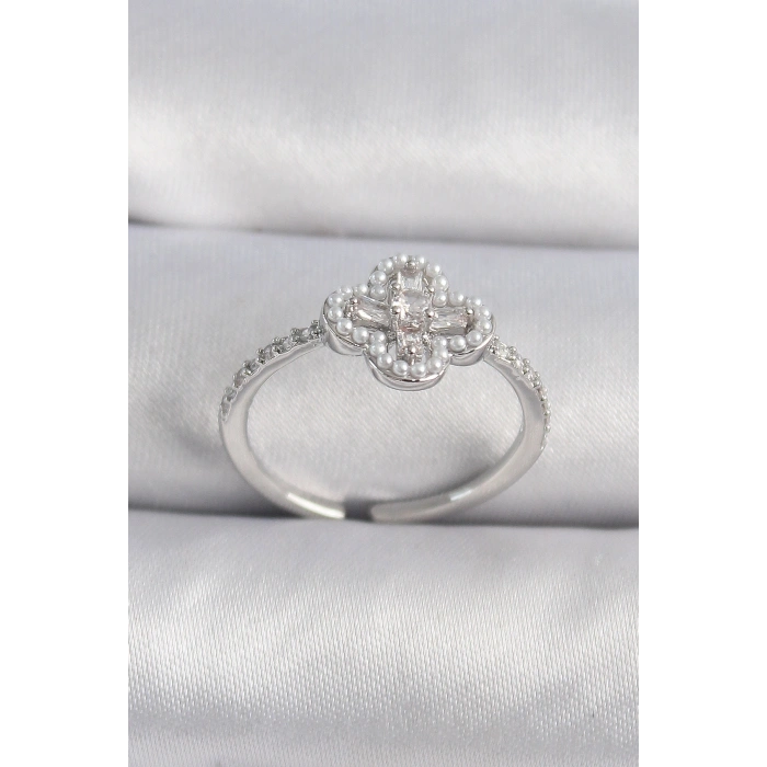 Pirinç Gümüş Renk Zirkon Taşlı Yonca Model İnci Detay Kadın Yüzük