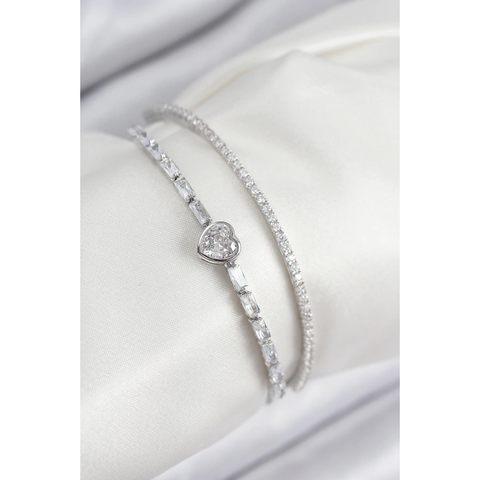 Pirinç Zirkon Taşlı Kalp Model Gümüş Renk Kadın Bileklik