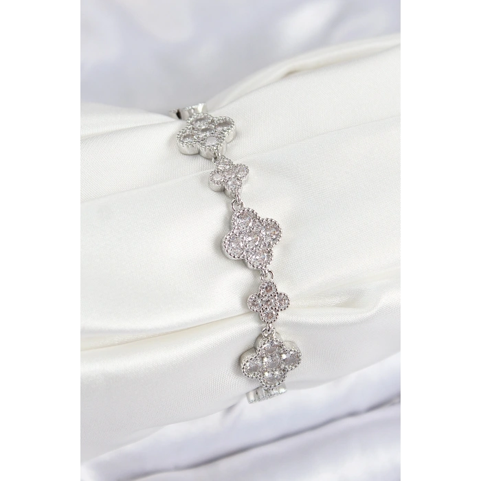 Pirinç Zirkon Taşlı Yonca Model Gümüş Renk VIP Seri Kadın Bileklik