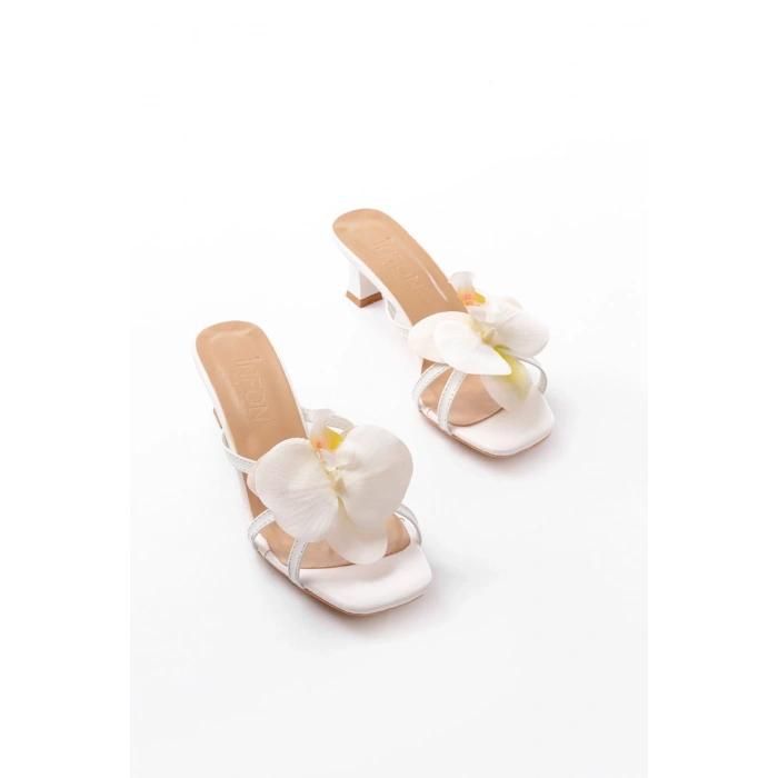 S-622 Beyaz Orkide Detaylı İnce Topuklu Kadın Terlik
