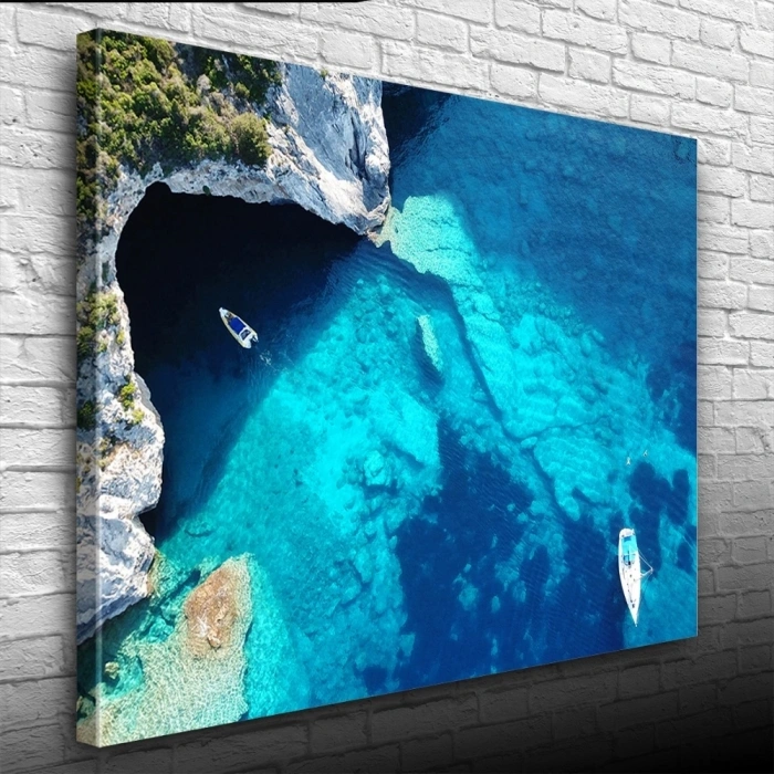Turkuaz Sularda Mağaraya Giren Tekne Kanvas Tablo 50 x 70