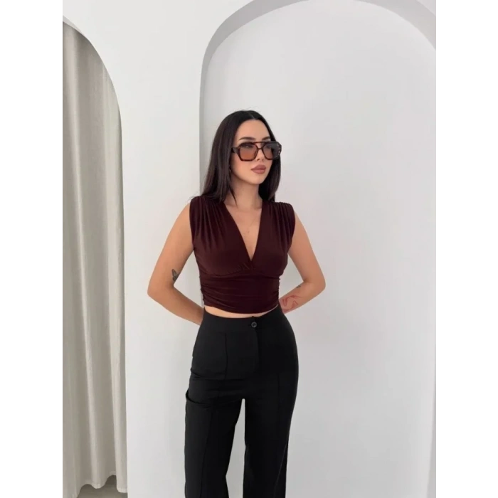 Vatkalı Kolsuz V Yaka Drapeli Crop Bluz Likralı Fit - Kahverengi