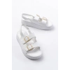 24413-572 Beyaz Günlük Dolgu Topuk Toka Aksesuarlı Kadın Sandalet