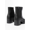 5109-3022 Siyah Fermuarlı Kalın Topuklu Günlük Kadın Bot
