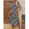 Kadın Kısa Kollu V Hakim Yakalı Zebra Desenli Midi Süprem Elbise