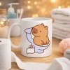Komik Kapibara Tuvalet Tasarımlı Porselen Kupa MODEL 105 – Eğlenceli Kahve Kupası , Ofis & Ev İçin Mizahi Hediye
