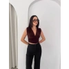 Vatkalı Kolsuz V Yaka Drapeli Crop Bluz Likralı Fit - Kahverengi