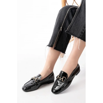 303 Siyah Rugan Toka Aksesuarlı Günlük Kadın Babet