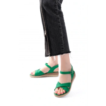 692-564 Çimen Yeşili  Ortopedik Taban Çapraz Tokalı Kadın Sandalet