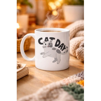 Cat Day Kedi Desenli Porselen Kupa MODEL 67 – Sevimli Kedi Figürlü, Günlük Kullanıma Uygun, Kahve & Çay Kupası