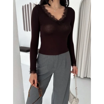 Dantel Detaylı V Yaka Arkası V Yaka Kaşmir Dokulu Uzun Kollu Bluz - Vişne Çürüğü