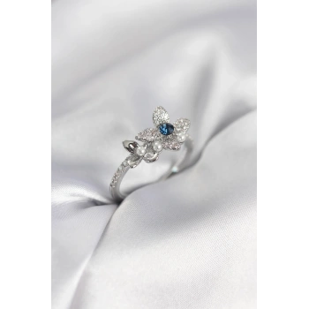 Gümüş Renk Çiçek Model Zirkon Taşlı Kadın Yüzük