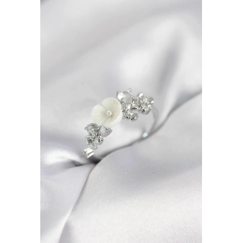 Gümüş Renk Pirinç Çiçek Model Zirkon Taşlı Kadın Yüzük