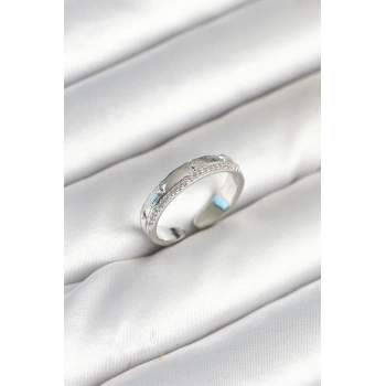 Gümüş Renk Şerit Zirkon Taşlı Kadın Yüzük