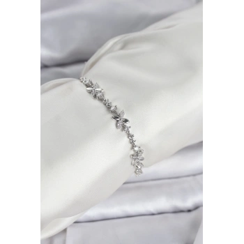 Gümüş Renk Yonca Model Zirkon Taşlı Asansörlü Kadın Bileklik