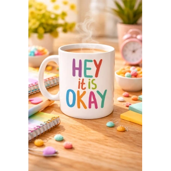 Hey It Is Okay Motivasyon Kupası MODEL 137 – Renkli Tasarım Porselen Kupa – Moral Veren, Pozitif Mesajlı Kahve & Çay Kupası